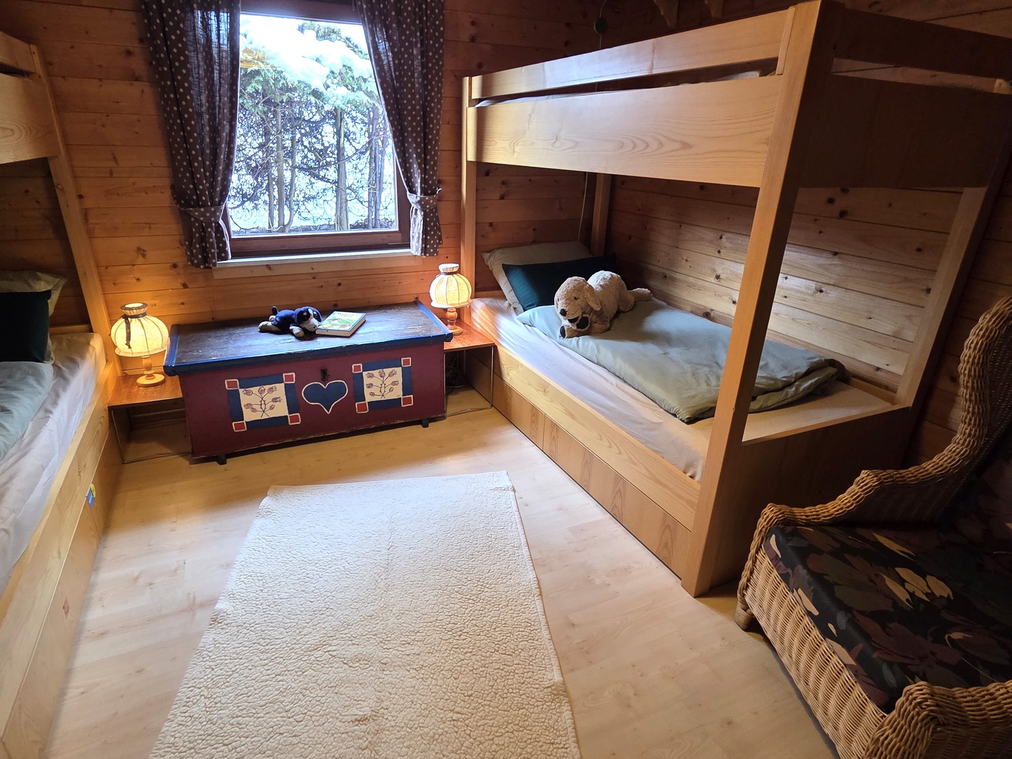 Zimmer mit zwei Hochbetten